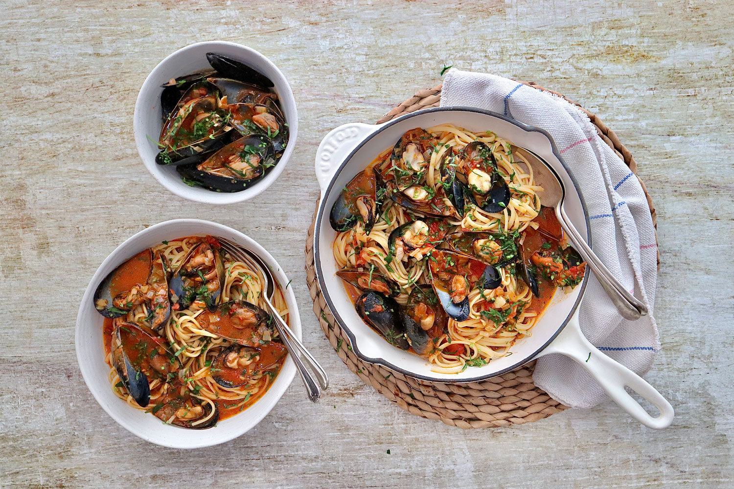 Garlic and Tomato Mussel Linguine | Harris Farm Online